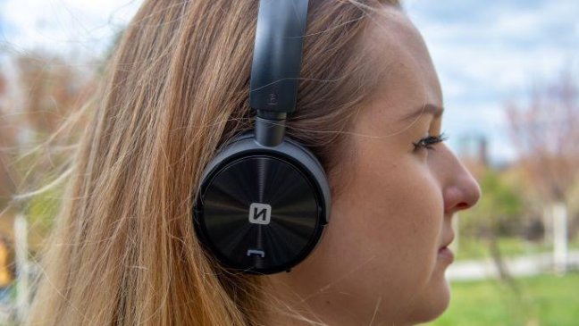 BLUETOOTH STEREO SLUCHÁTKA SWISSTEN TRIX ČERNÁ