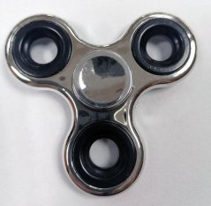 Fidget spinner stříbrno-černý 7cm